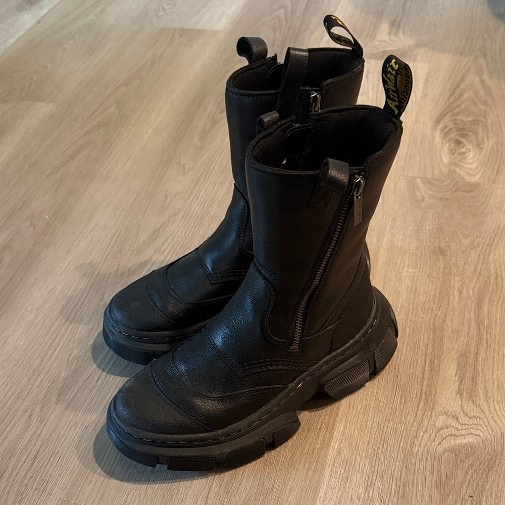 Dr. Martens DMXL Rigger Boots